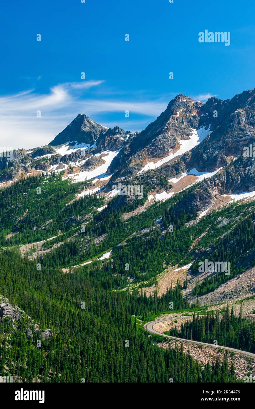 Schöner Nachmittagsblick auf den North Cascades National Park Complex vom Washington Pass, Highway 20, Washington USA Stockfoto