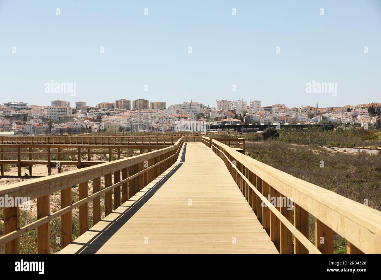 Neue Promenade am Meia Praia Strand, Lagos, Algarve, Portugal Stockfoto