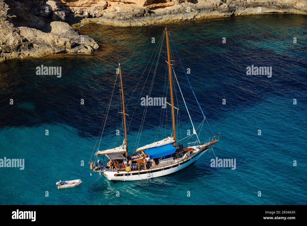 Yates fondeados, Cala Marmols, Ses Salines, Mallorca, Balearen, Spanien, Europa. Stockfoto