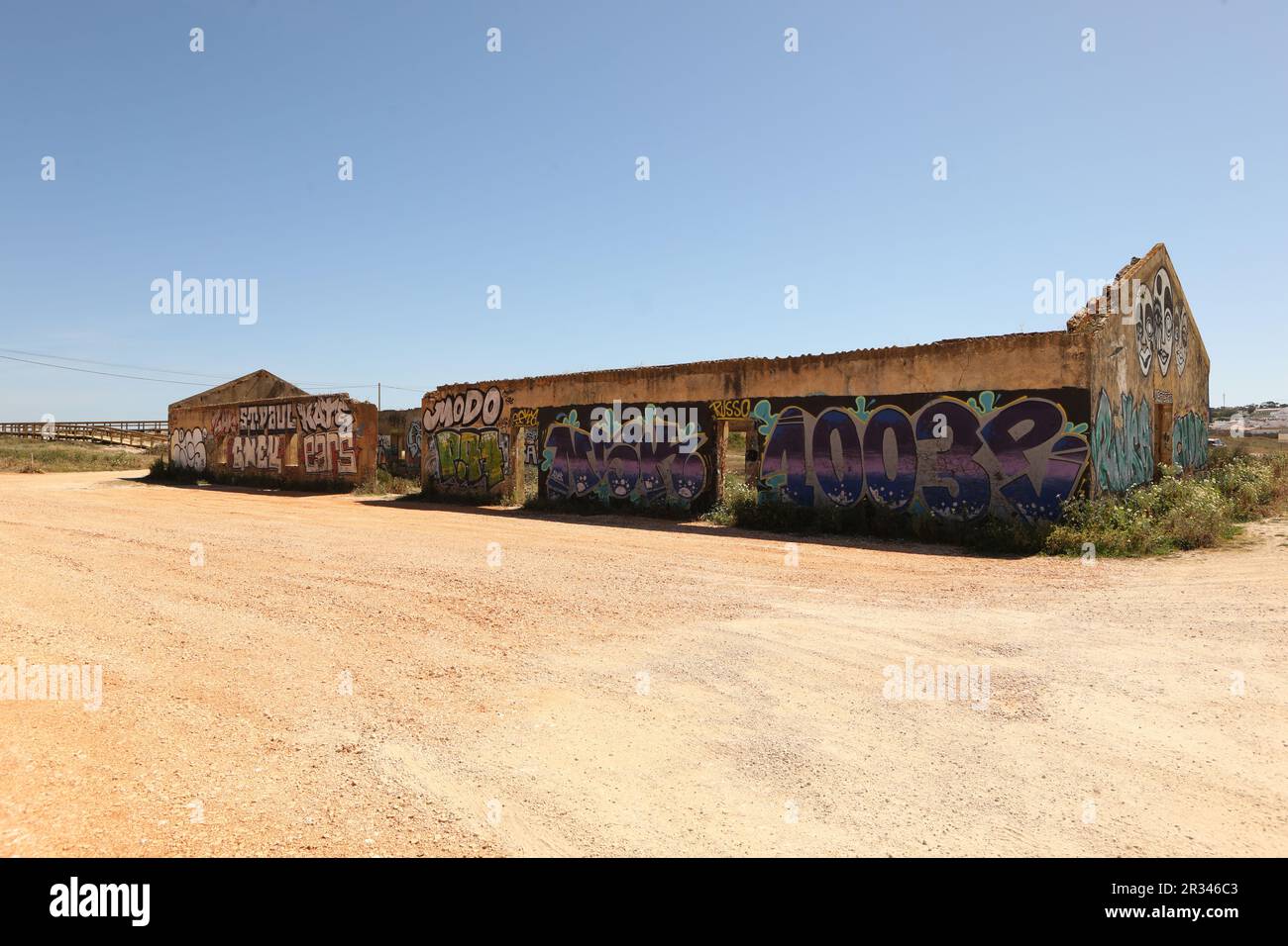 Mit Graffiti bedeckte Gebäude in Ruinen, Lagos, Algarve, Portugal Stockfoto