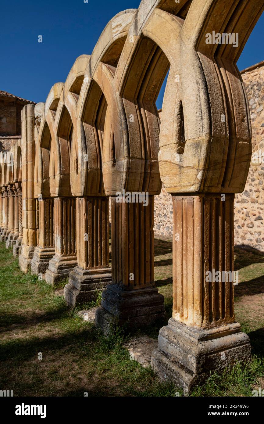 Klosterbögen, Kloster San Juan de Duero, kastilische romanische Architektur, 12. Jahrhundert, Soria, Autonome Gemeinschaft Kastilien, Spanien, Europa. Stockfoto