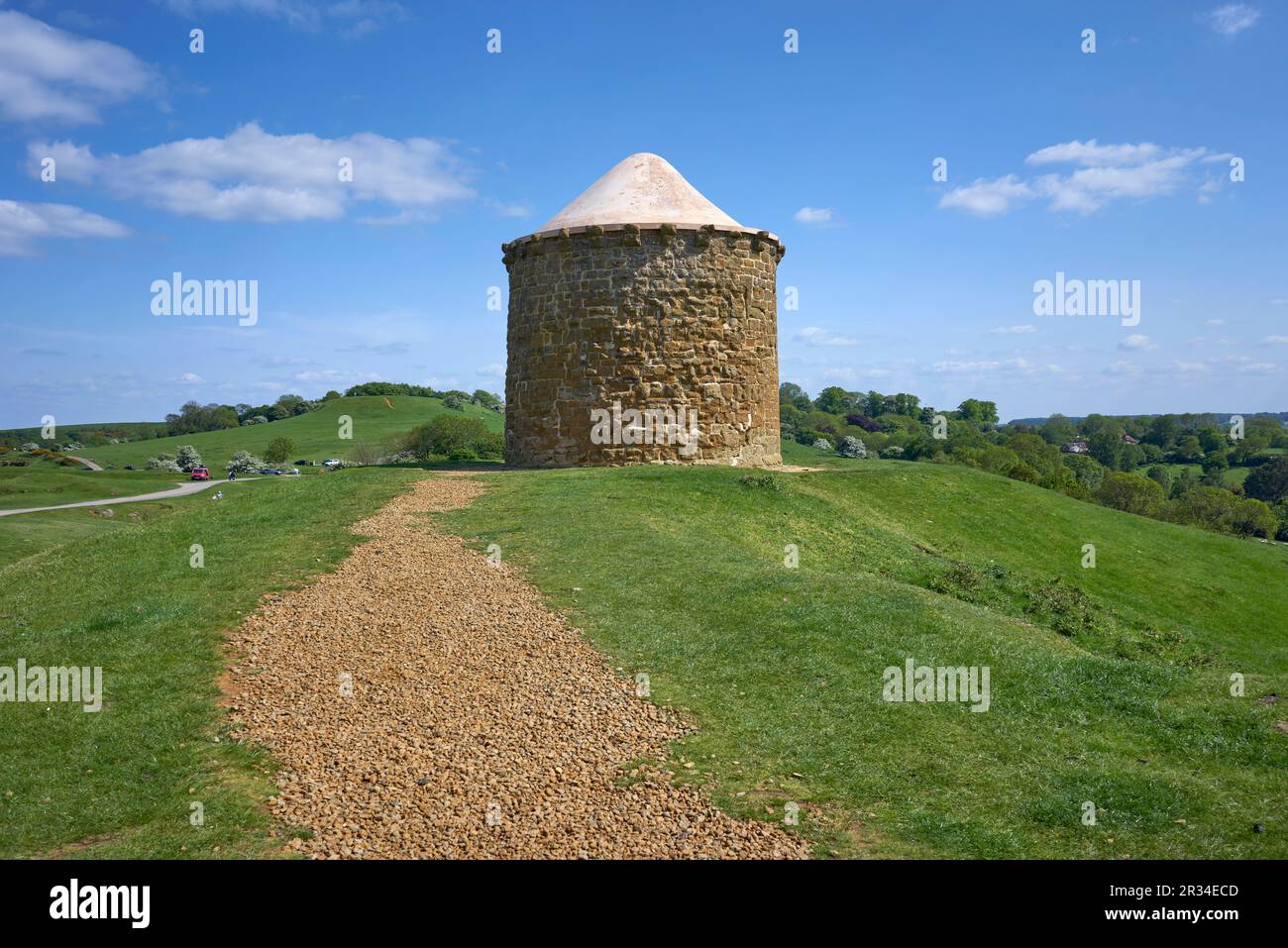 Burton Dassett Hills Country Park. Der mittelalterliche Turm aus dem 15. Jahrhundert, bekannt als The Beacon, Windmill Hill, Burton Dassett, Warwickshire, England, UK Stockfoto