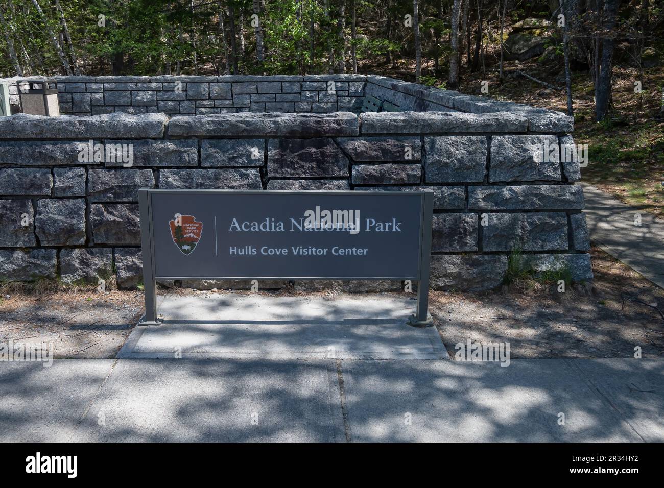 Schild für Acadia National Park Hulls Cove Visitor Center. Stockfoto