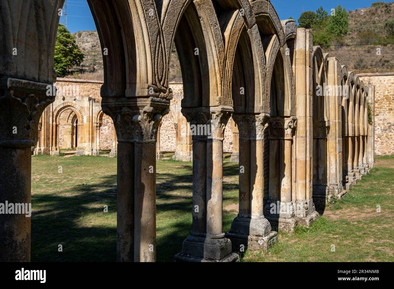 Klosterbögen, Kloster San Juan de Duero, kastilische romanische Architektur, 12. Jahrhundert, Soria, Autonome Gemeinschaft Kastilien, Spanien, Europa. Stockfoto