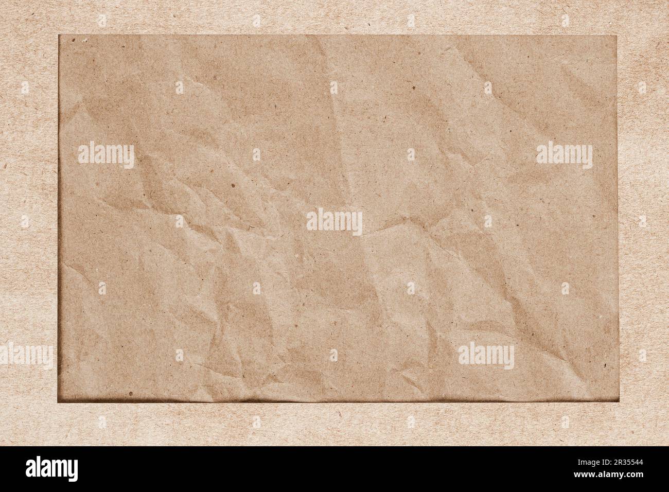 Hintergrund aus Pappe, Kunsthandwerk mit Rahmen. Natürliche Textur. , Kopierbereich Stockfoto