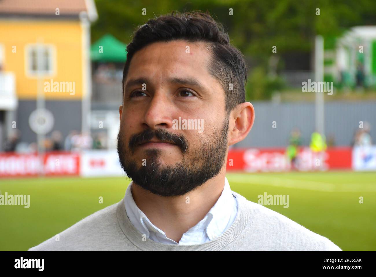 Stockholm, Schweden. 22. Mai 2023. Stockholm, Schweden, Mai 22. 2023: Cheftrainer Pablo Pinones-Arce (Hammarby) vor dem Spiel in der Schwedischen Liga OBOS Damallsvenskan am 22. 2023. Mai zwischen Hammarby IF und FC Rosengard auf der Hammarby IP in Stockholm Schweden (Peter Sonander/SPP). Kredit: SPP Sport Press Photo. Alamy Live News Stockfoto