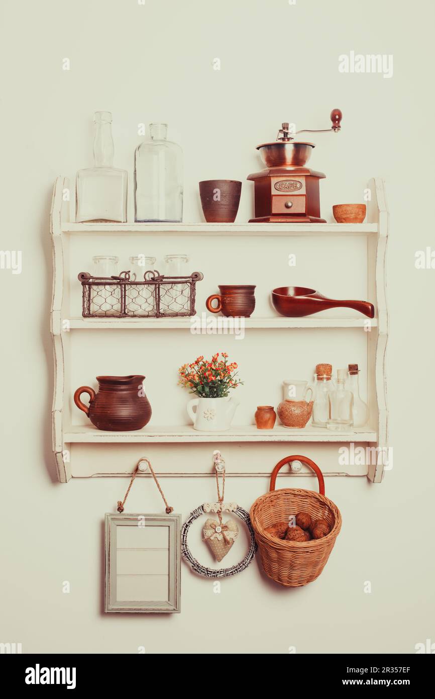 Regale im rustikalen Stil Stockfoto