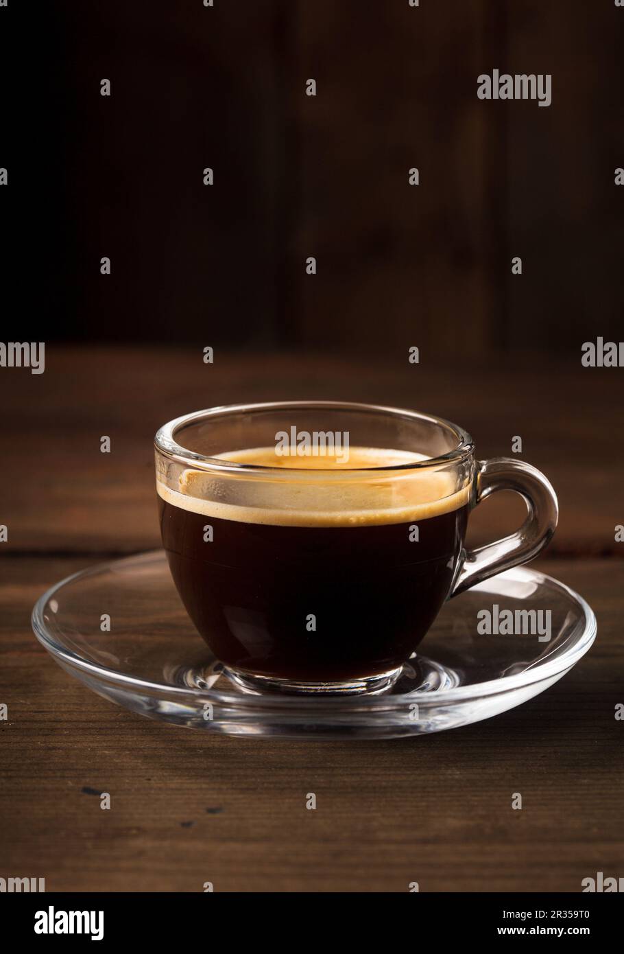 Tasse Kaffee mit Rauch Stockfoto