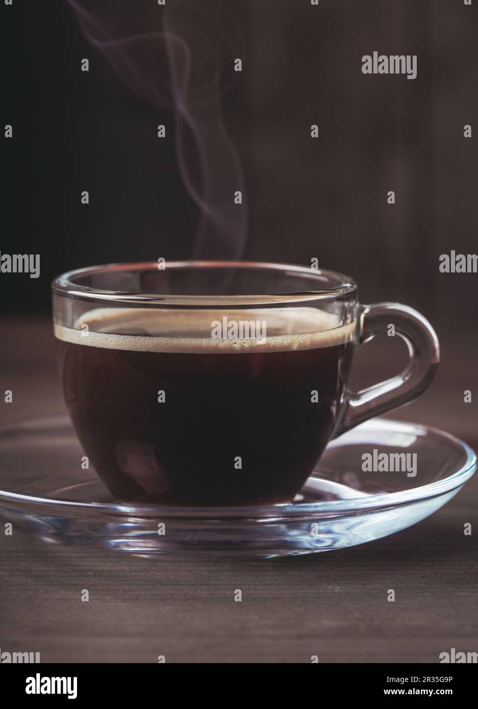 Tasse Kaffee mit Rauch Stockfoto