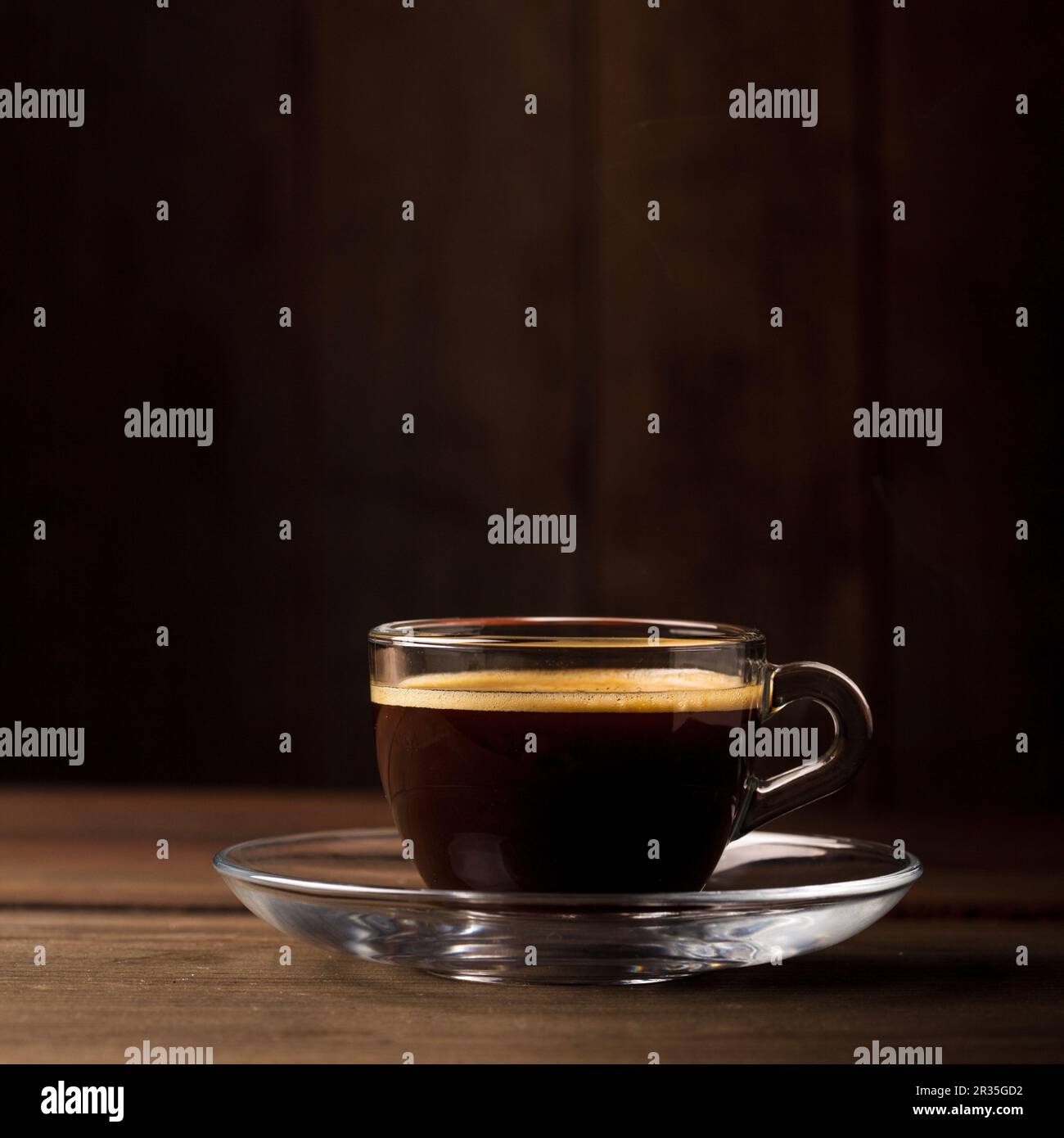 Tasse Kaffee mit Rauch Stockfoto