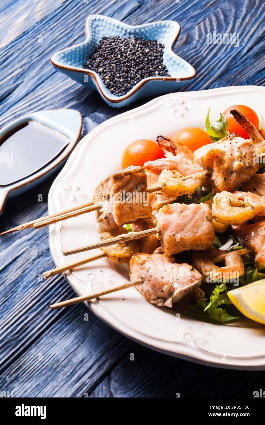 Die Meeresfrüchte-Schaschlik Stockfoto