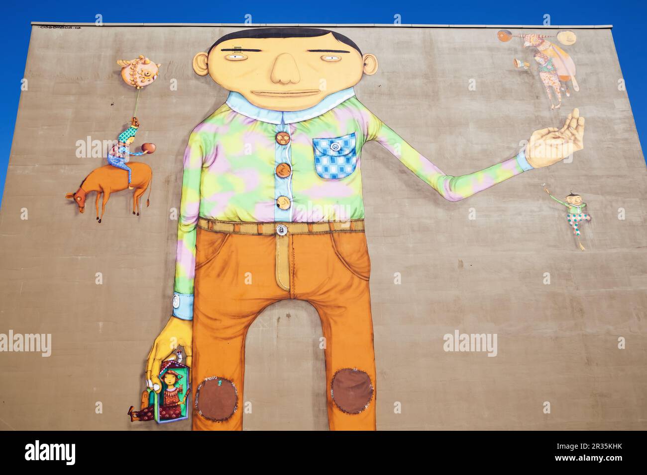Wandgemälde von OS Gemeos in Heerlen, Niederlande Stockfoto