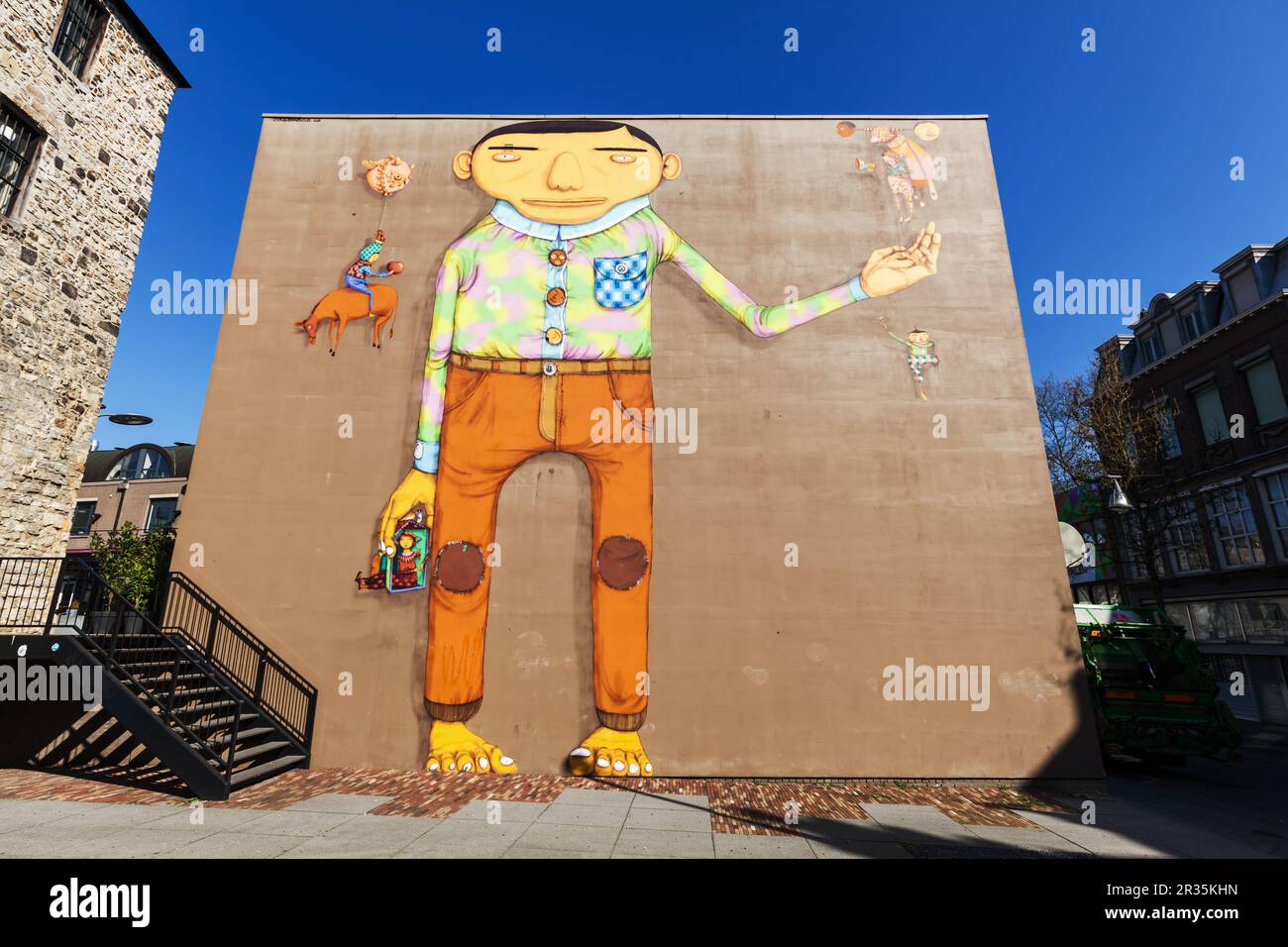 Wandgemälde von OS Gemeos in Heerlen, Niederlande Stockfoto