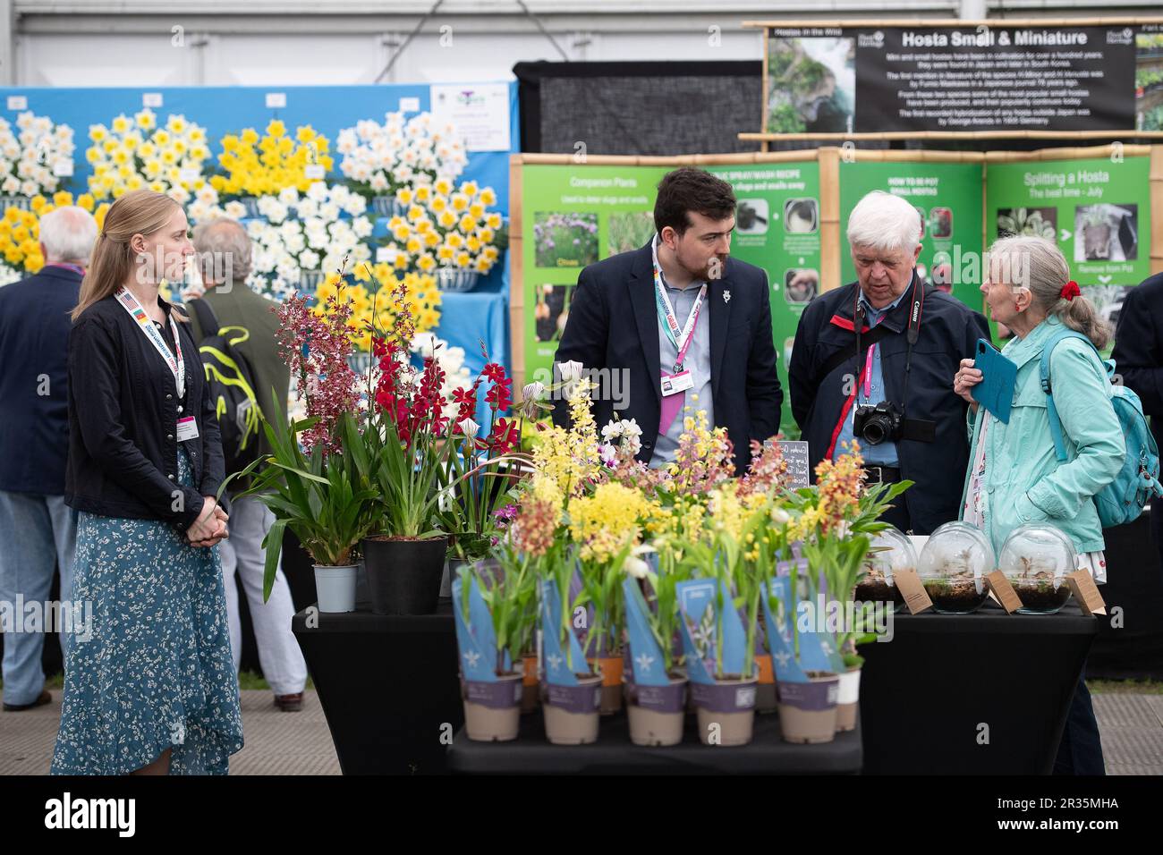 Chelsea, London, Großbritannien. 22. Mai 2023. Gäste, die die RHS Chelsea Flower Show besuchen. Kredit: Maureen McLean/Alamy Live News Stockfoto