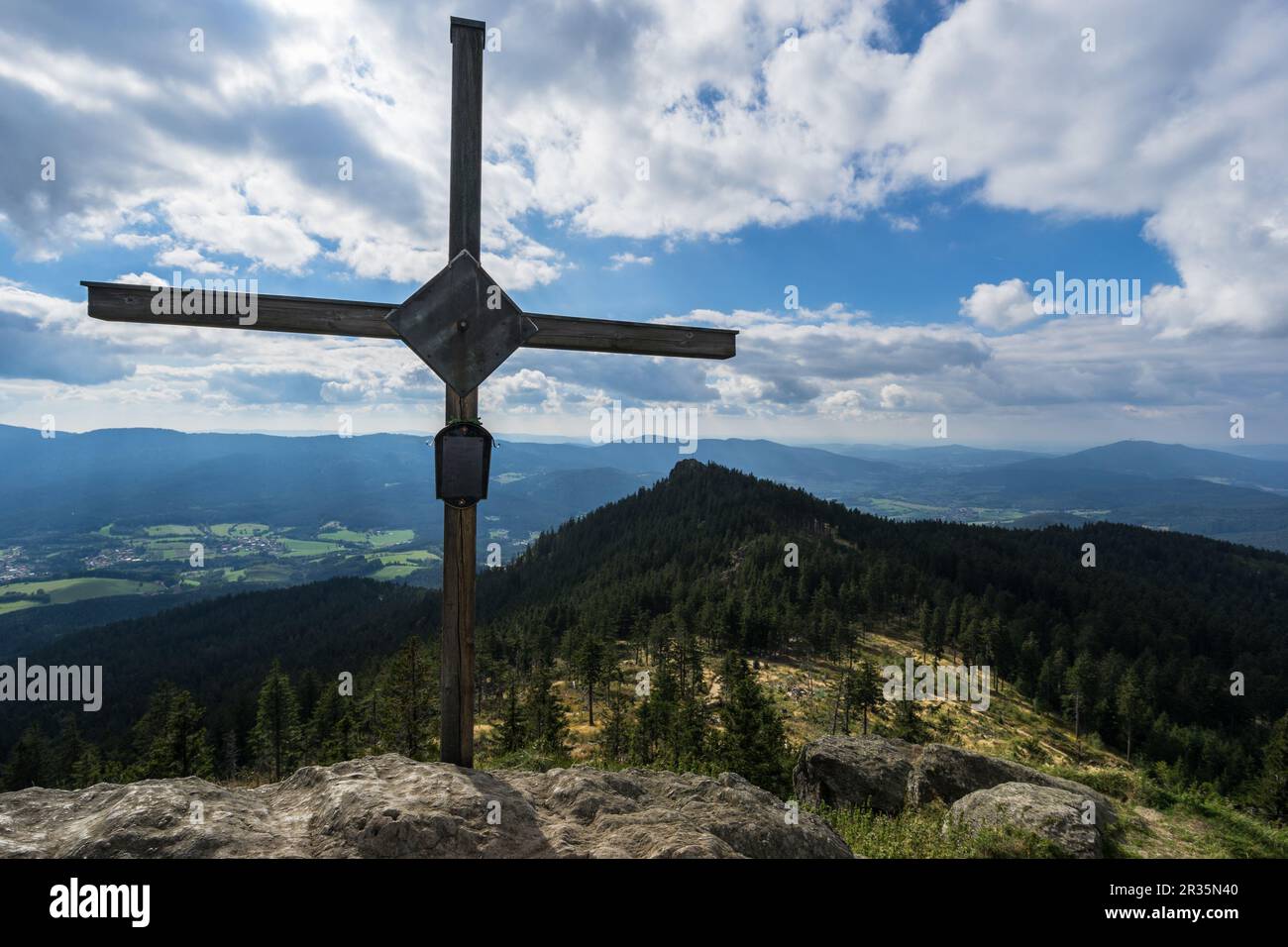 Gipfelkreuz des Mt. Osser Stockfoto