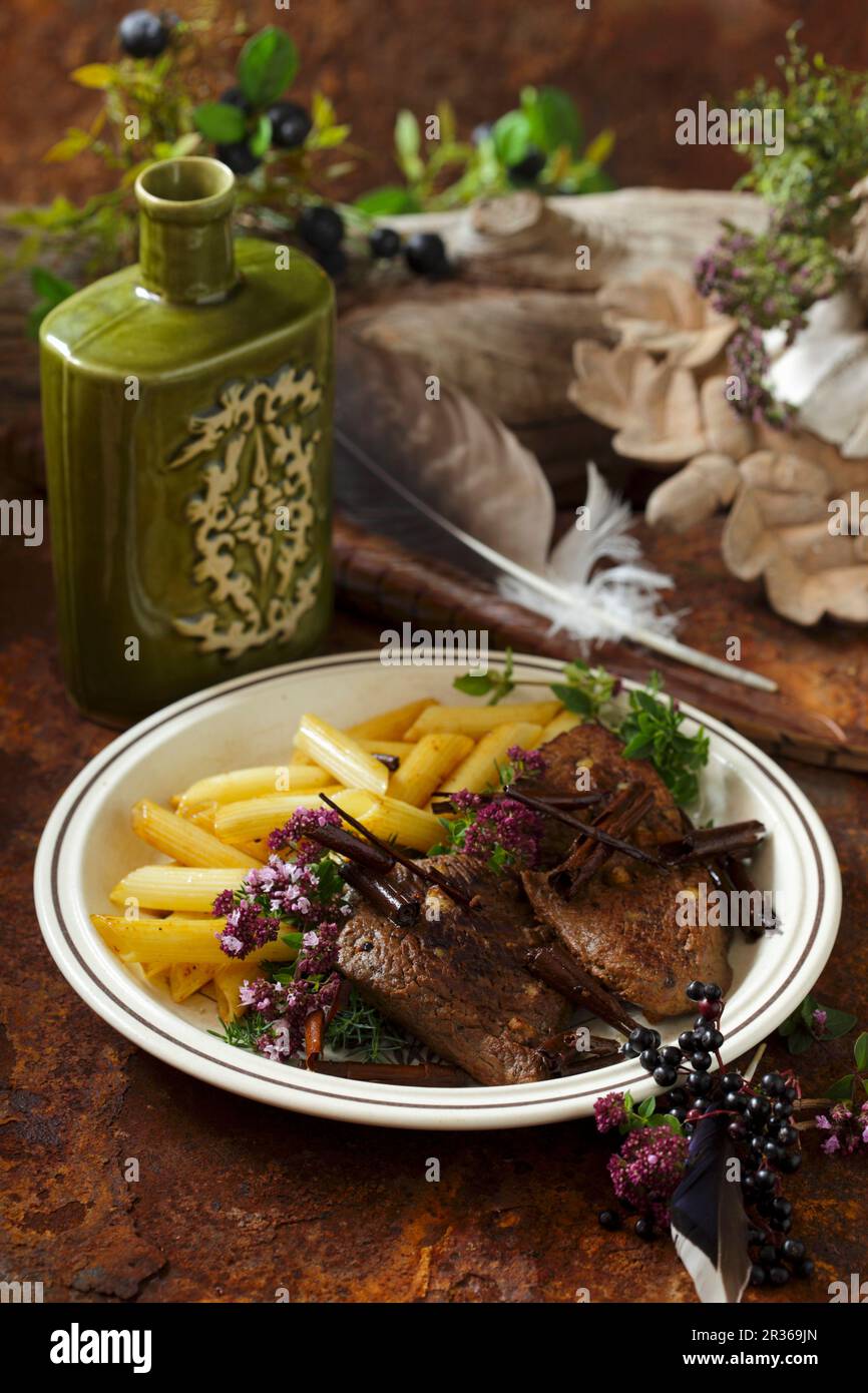 Venison medallion -Fotos und -Bildmaterial in hoher Auflösung – Alamy