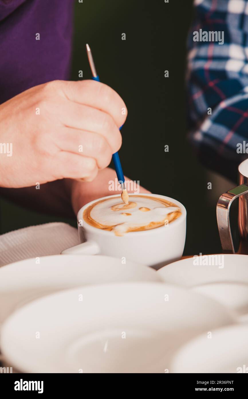 Latte Art auf der Tasse Stockfoto