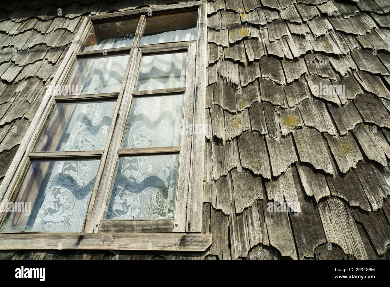 Casa monumento Historico fabricada con Tejas de Alerce, Curaco de Vélez, Región de Los Lagos, Isla de Quinchao, Archipiélago de Chiloé, Provincia de Chiloé, Región de Los Lagos, Patagonien, República de Chile, América del Sur. Stockfoto