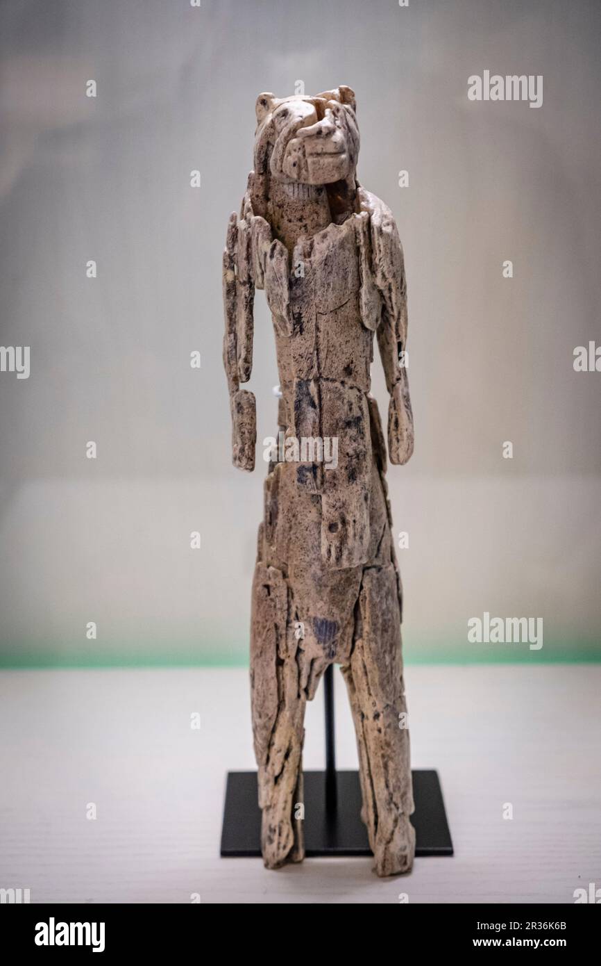 löwenmann aus Stadel, obere paläolithische Mammut-Elfenbeinskulptur, Replik, Museo de la evolución humana, MEH, Burgos , Spanien. Stockfoto