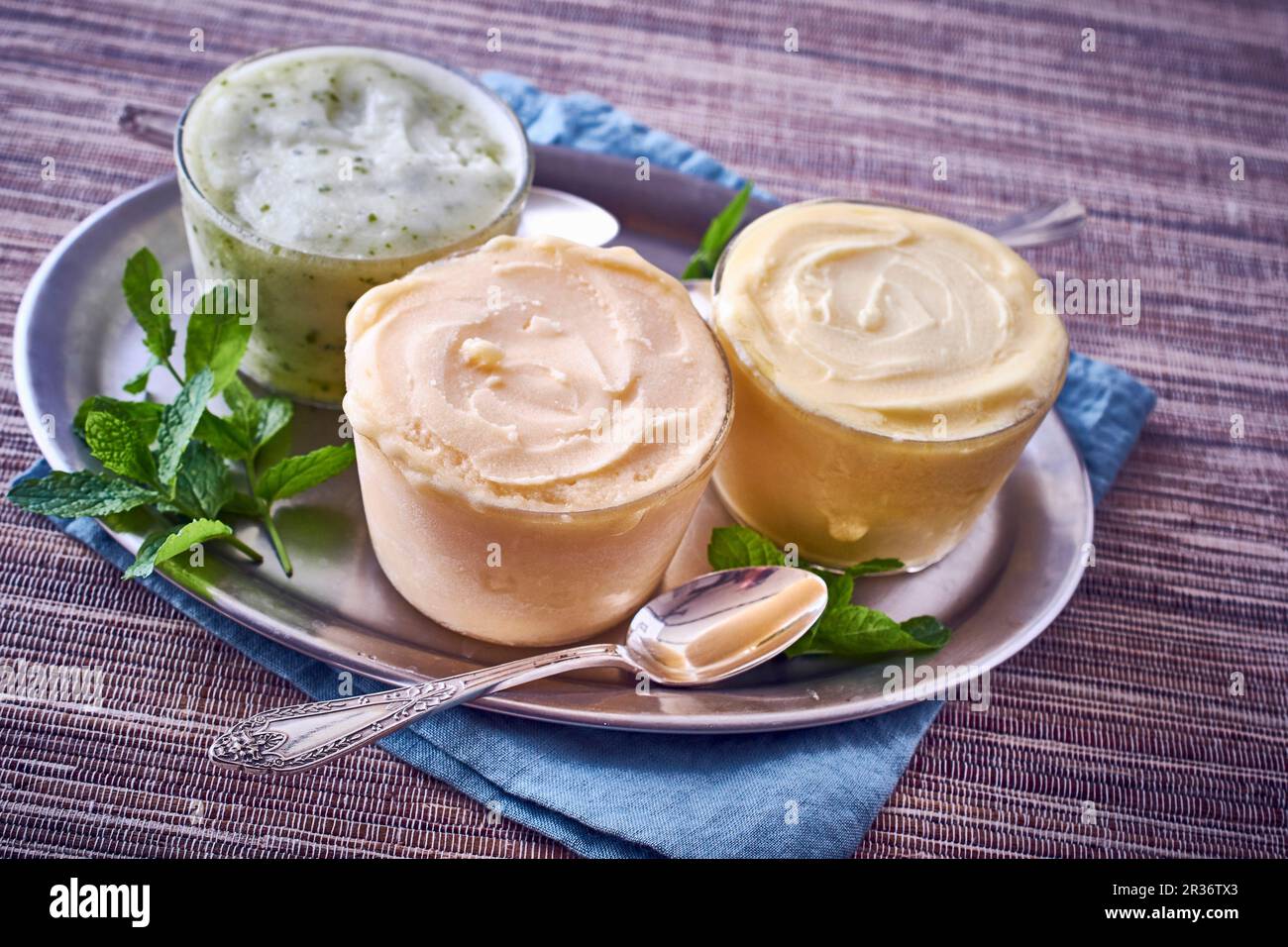 Drei Verschiedene Hausgemachte Sorbets; Von Oben Stockfoto