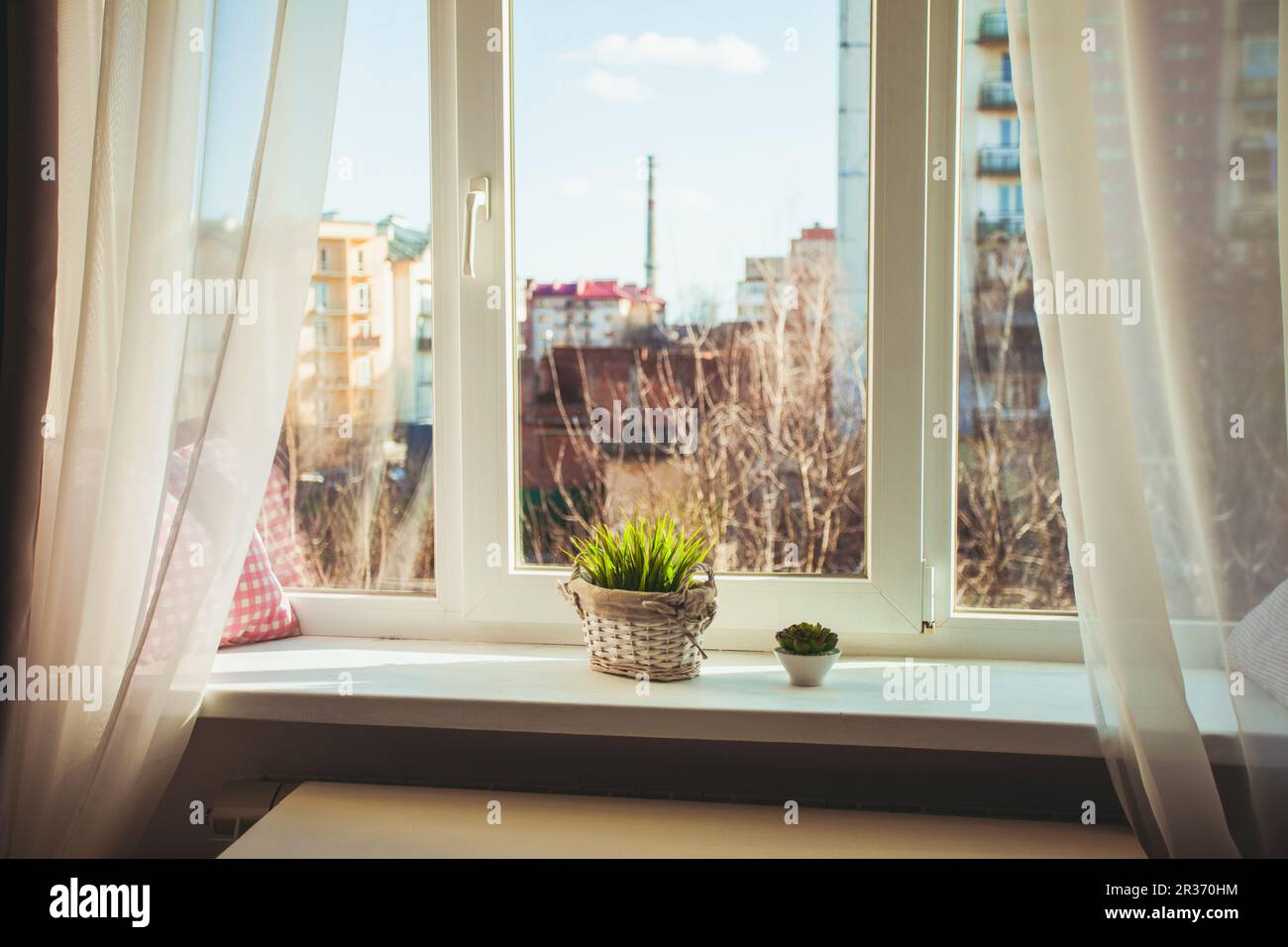Gemütliche Fensterbank - Ort zum Entspannen Stockfoto