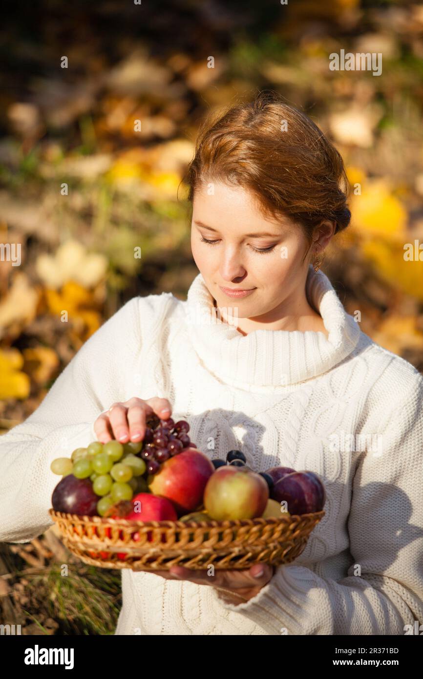 Fruits still life -Fotos und -Bildmaterial in hoher Auflösung – Alamy