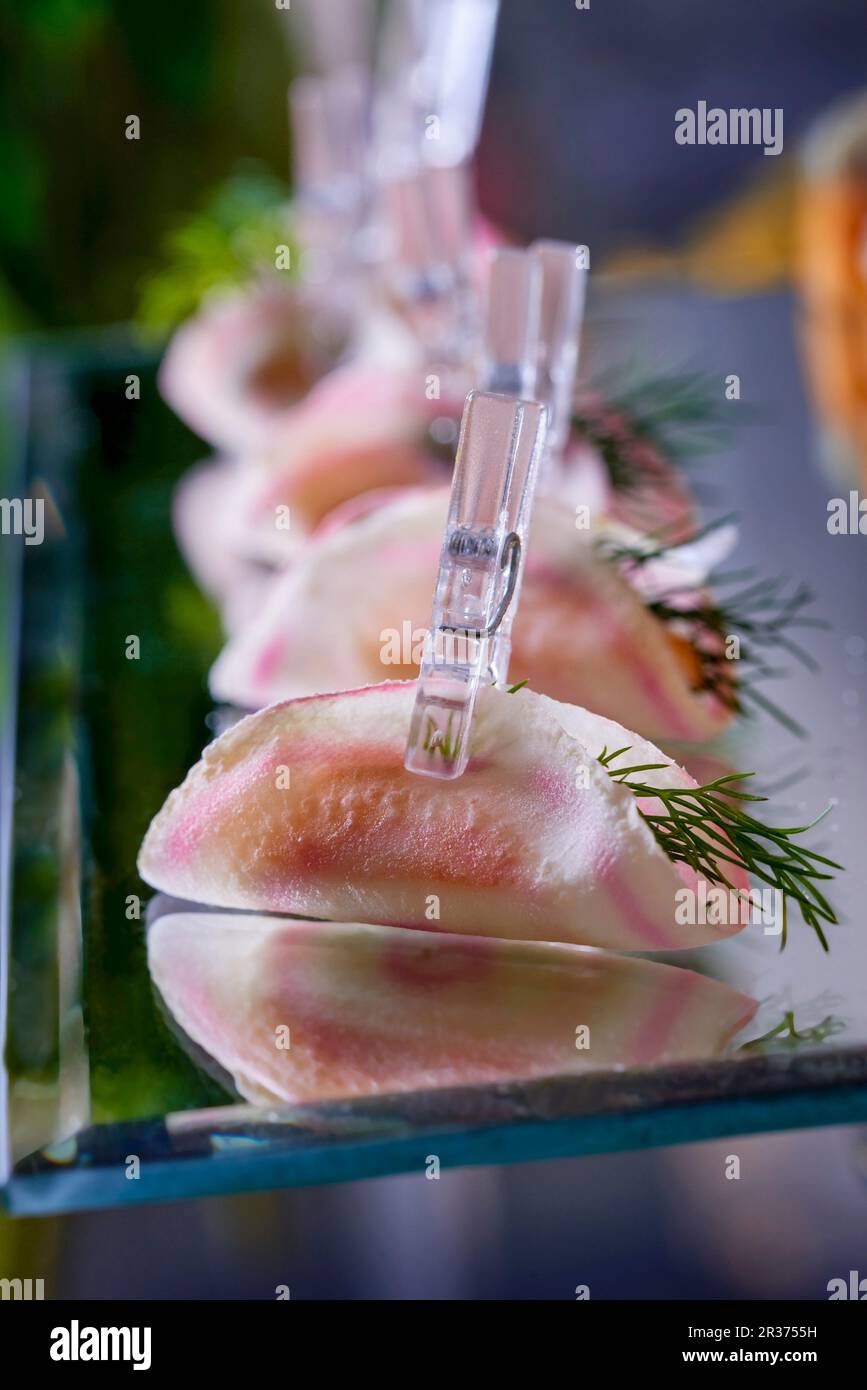 Gefüllte gestreifte Blätter aus Tonda di Chioggia mit Klamotten Stockfoto