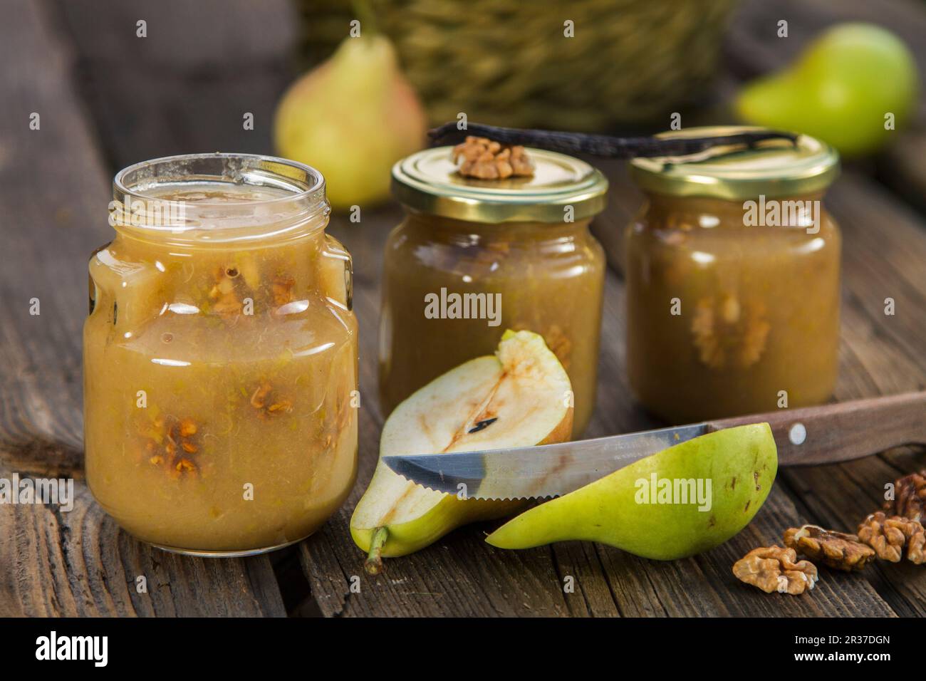 Pear jam mit Walnüssen und Vanille Stockfoto