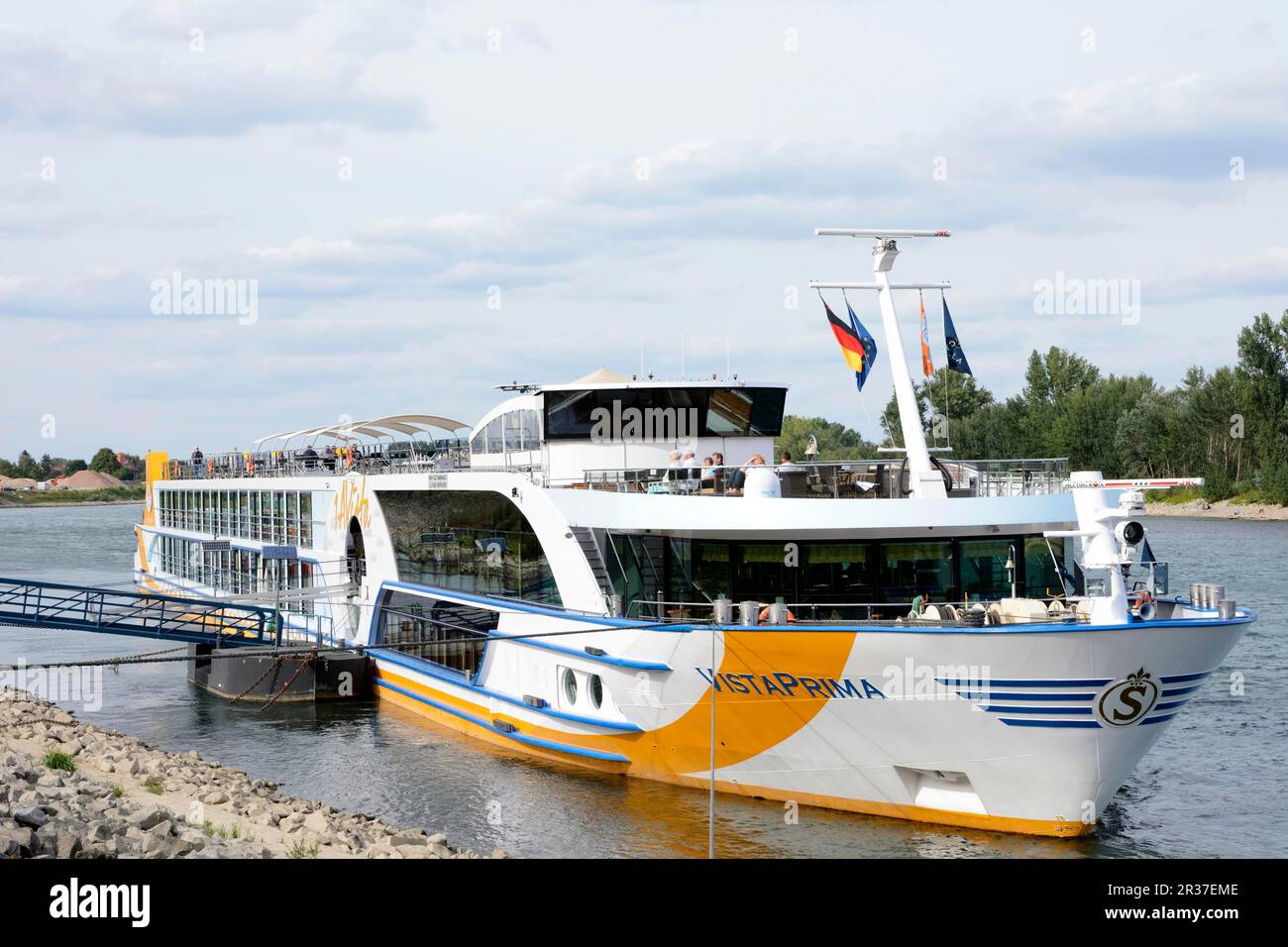 SPEYER, DEUTSCHLAND, SEPTEMBER 1: Die VistaPrima, ein Kreuzfahrtschiff im Hafen am Rhein in Speyer, Deutschland, am 1. September 2013. Das ist es Stockfoto