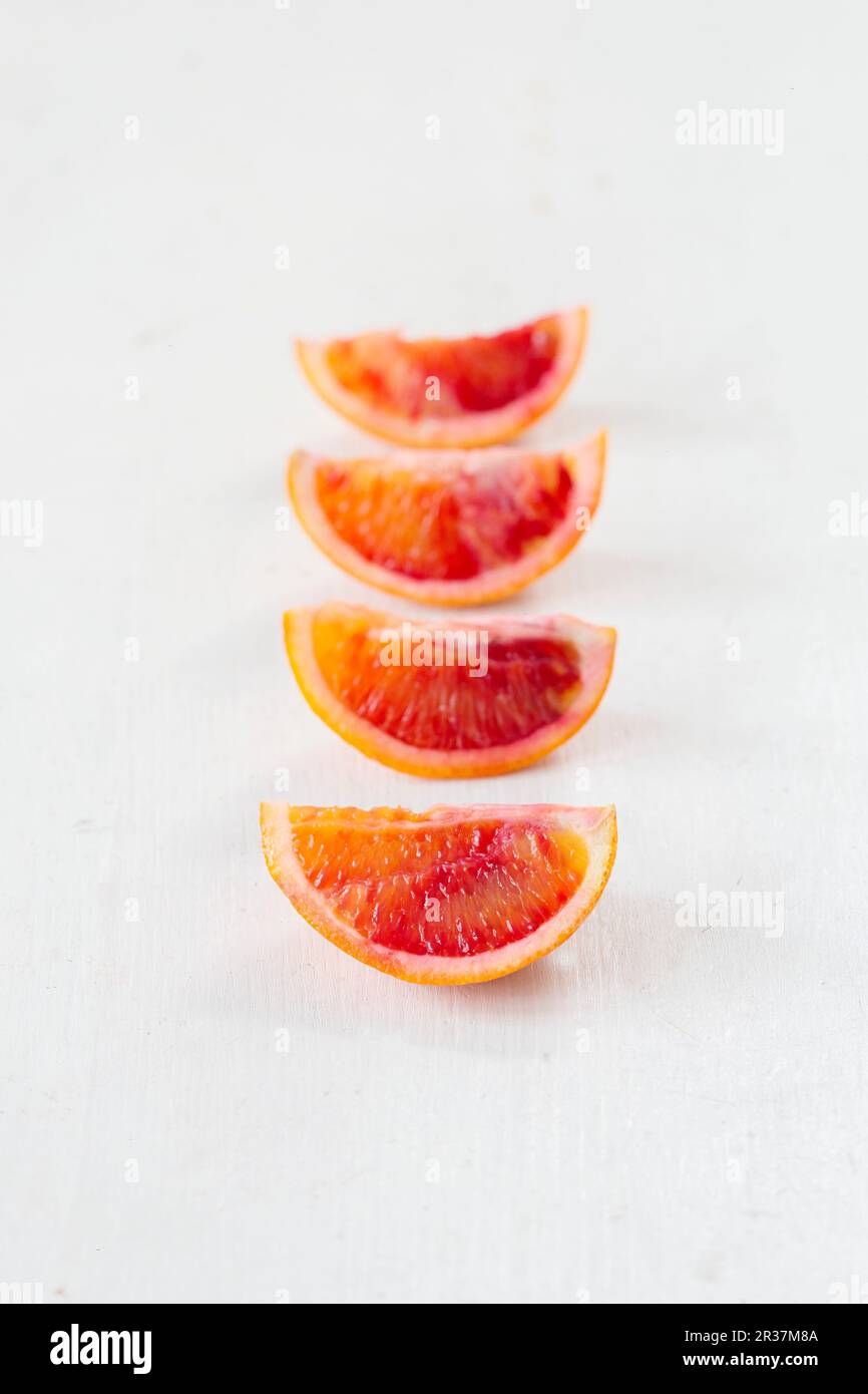 Blut orange Scheiben in einer Reihe Stockfoto