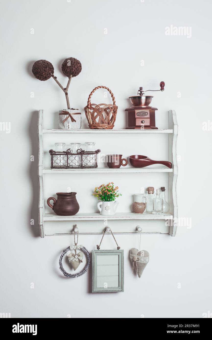 Regale im rustikalen Stil Stockfoto