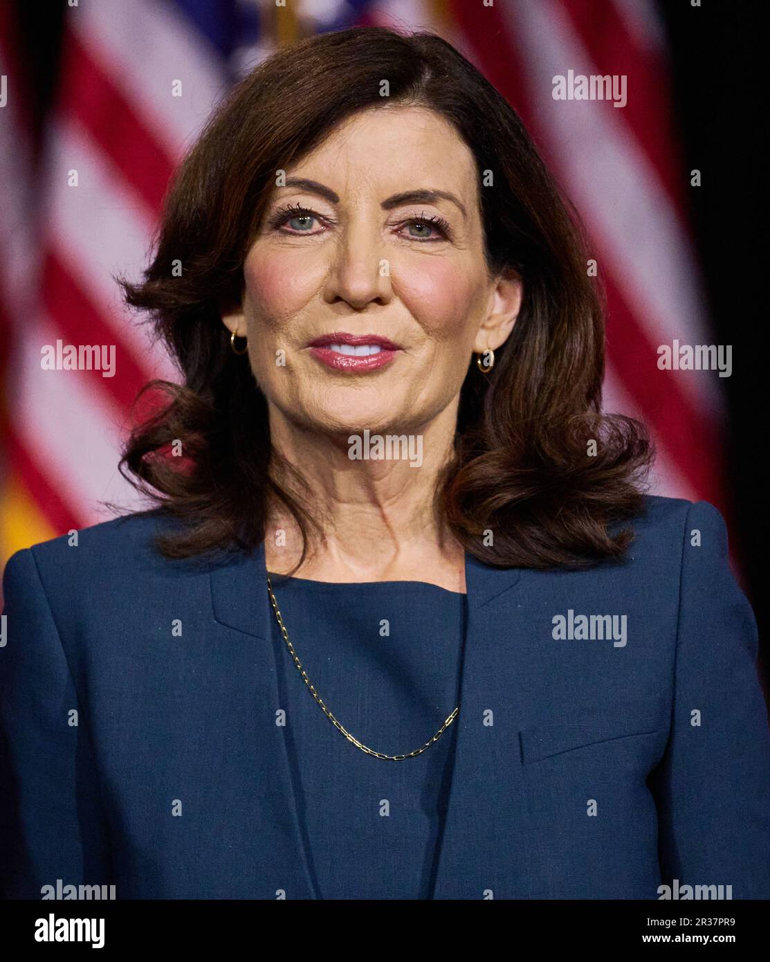 VALHALLA, NY, USA - 10. MAI 2023: Gouverneur Kathy Hochul spricht am SUNY Westchester Community College. Stockfoto