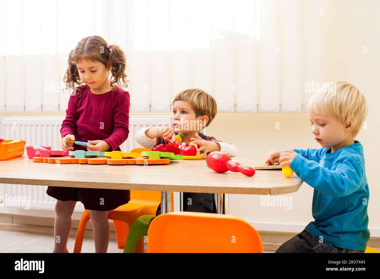 Kinder spielen Köche Stockfoto