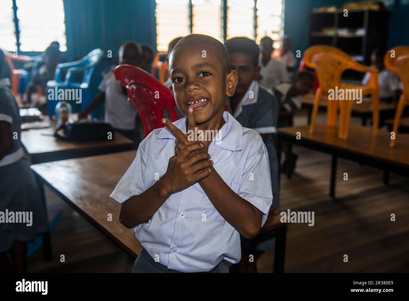 Sehr glückliche Schulkinder in einer Schule, Yanuya Insel, Mamanuca Inseln, Fidschi Stockfoto