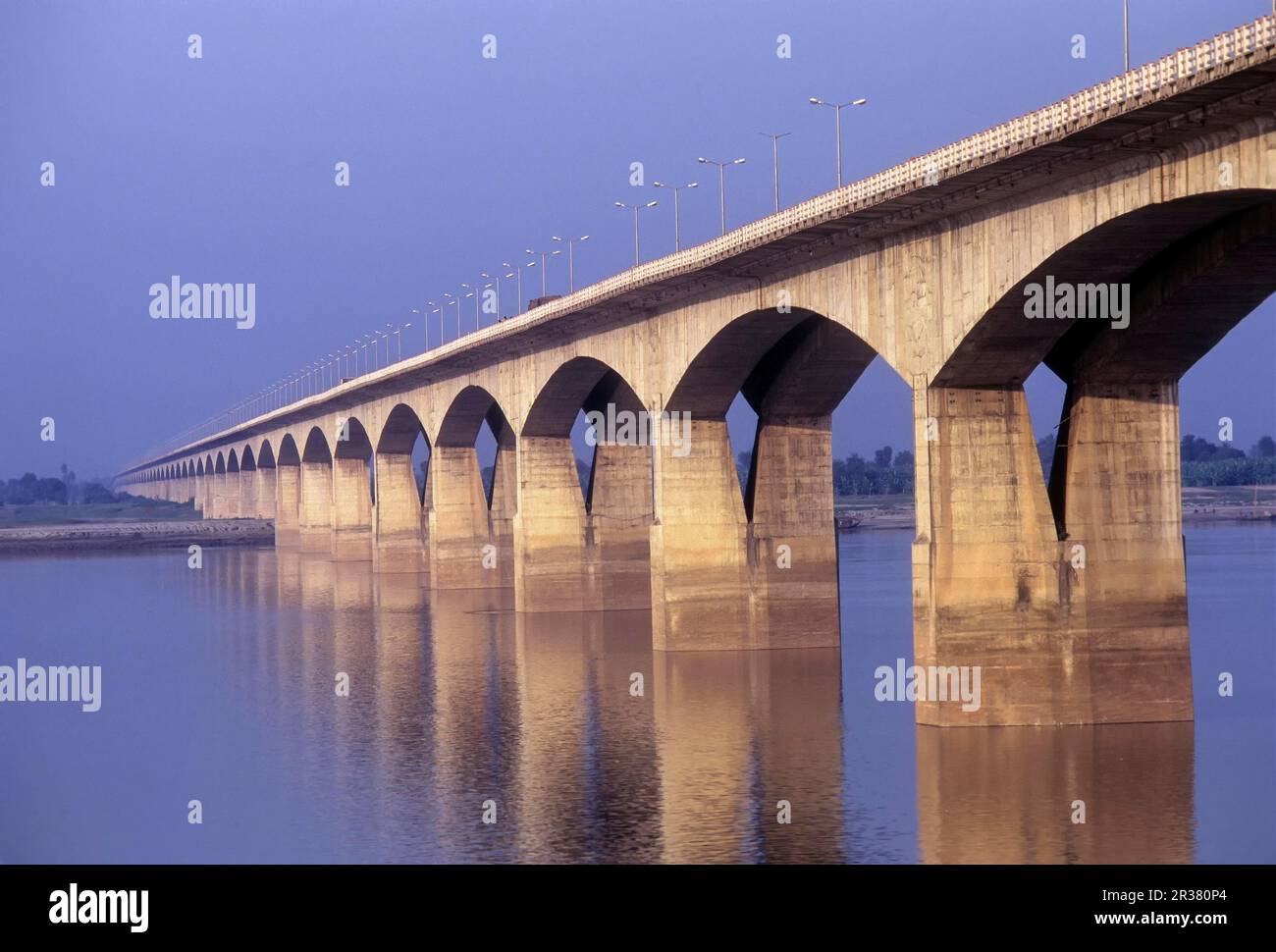 5375 Meter langer Mahatma Gandhi Setu, die Brücke über die Ganga in Patna, Bihar, die längste Flussbrücke Indiens Stockfoto