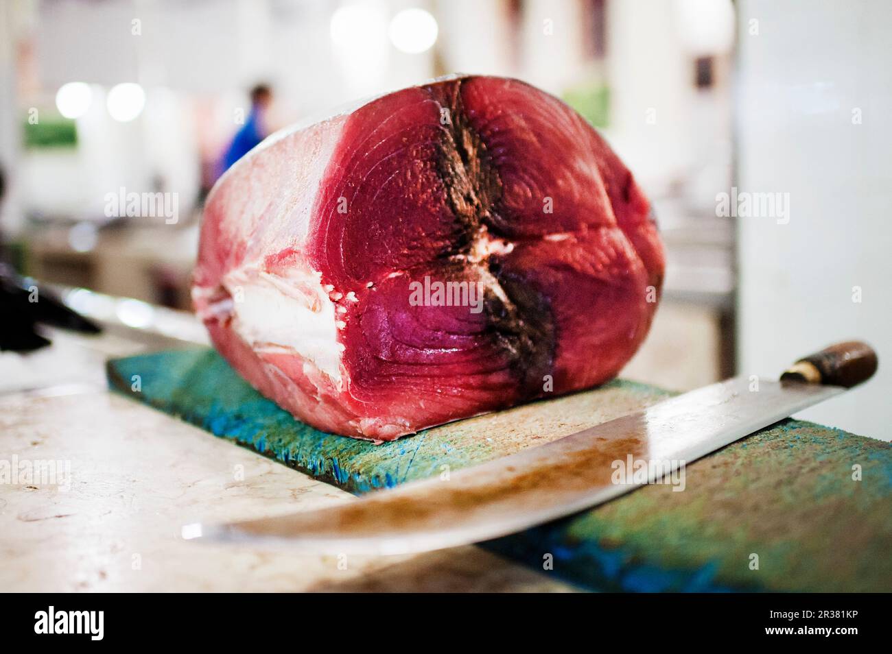 Ein Thunfischfilet auf einem Fischmarkt (Funchal, Madeira) Stockfoto