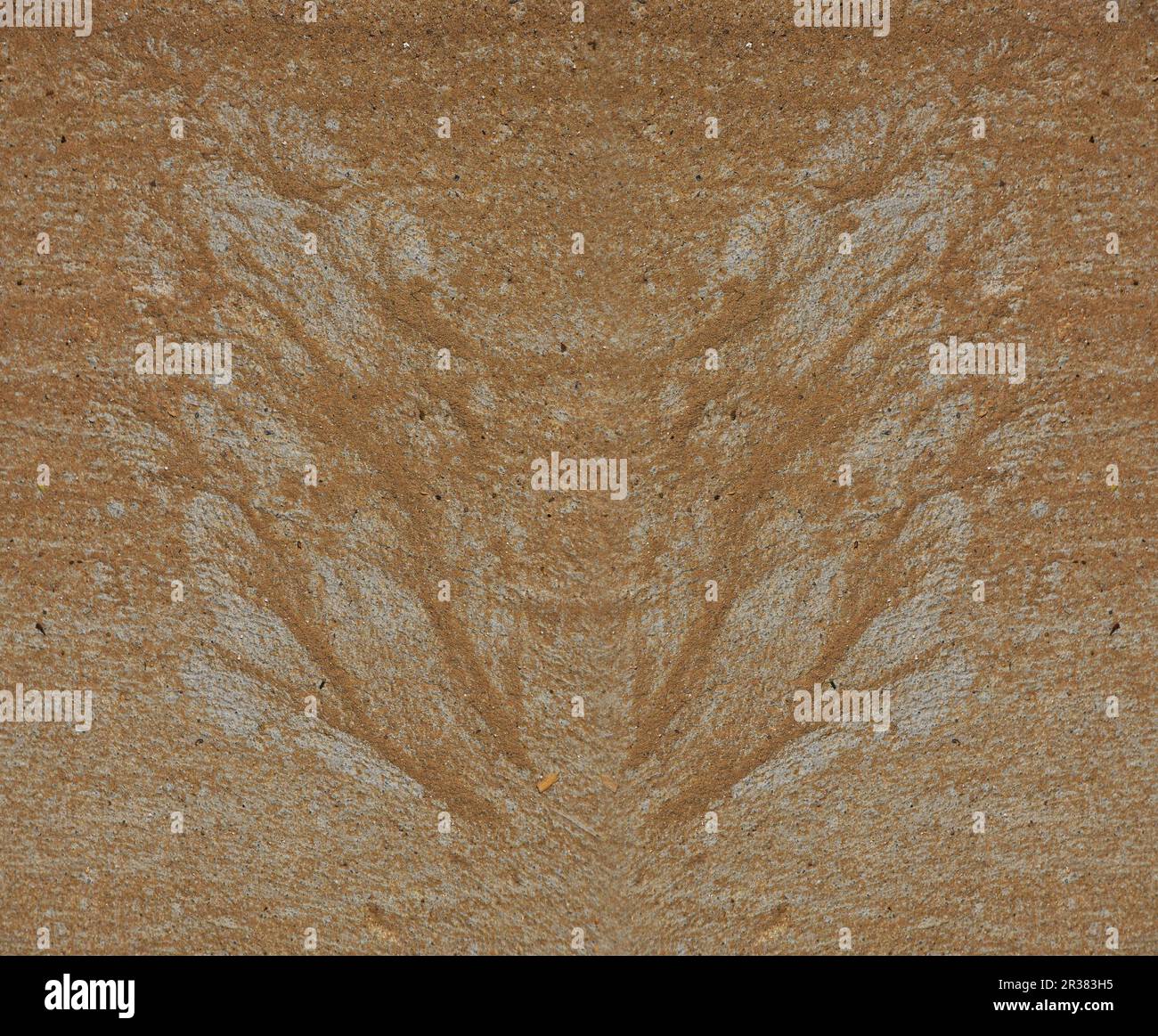Silhouette der Schmetterlingsflügel, die aus Sand und Kies Warmwassermenge an der Betonoberfläche Stockfoto