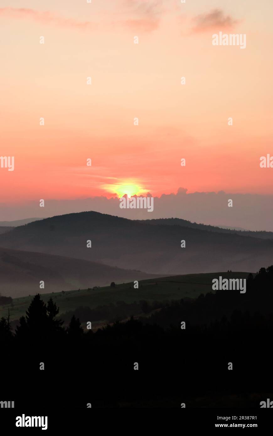 Morgen Nebel in moutnains Stockfoto