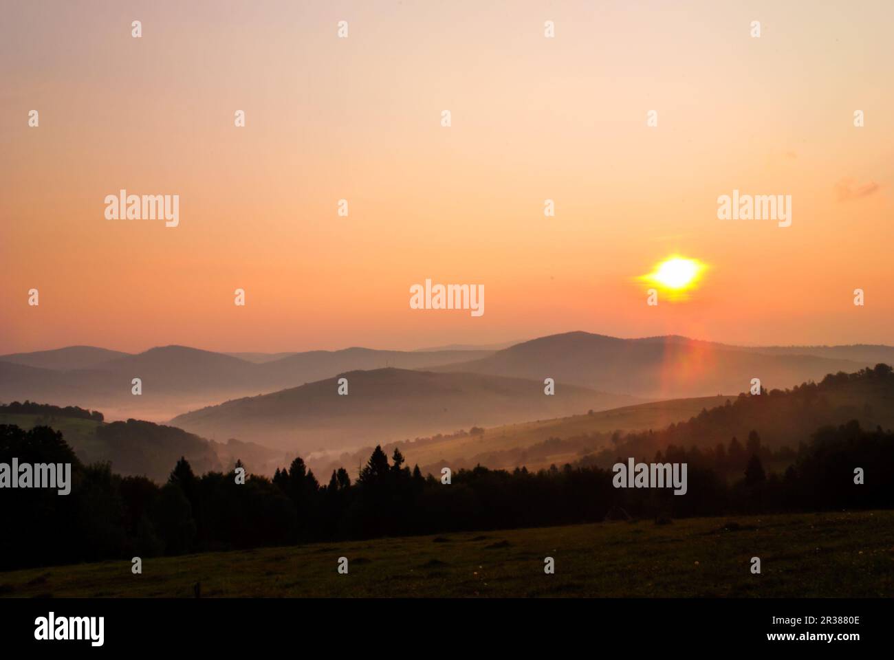 Morgen Nebel in moutnains Stockfoto