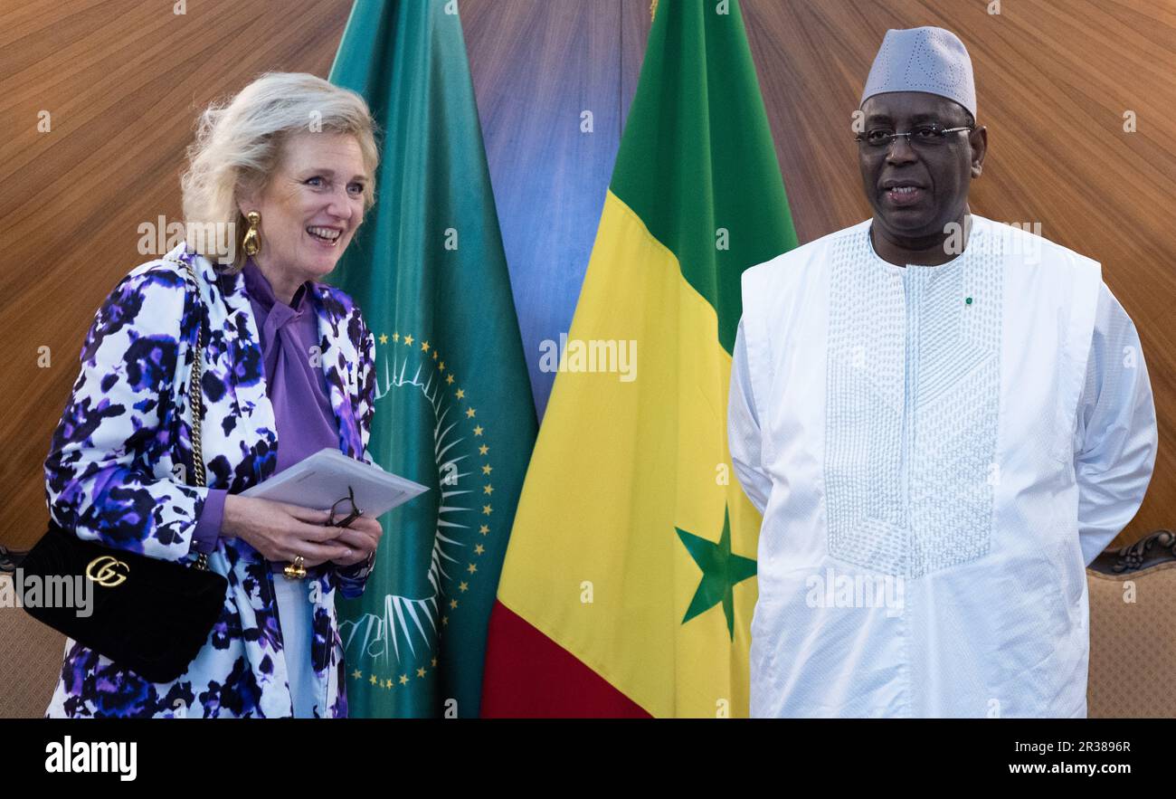 Dakar, Senegal. 22. Mai 2023. Prinzessin Astrid von Belgien und der senegalesische Präsident Macky Sall wurden bei einer Audienz mit dem senegalesischen Präsidenten im Präsidentenpalast am ersten Tag einer Wirtschaftsmission in der republik Senegal am Montag, dem 22. Mai 2023, in Dakar (Senegal) fotografiert. BELGA FOTO BENOIT DOPPAGNE Kredit: Belga News Agency/Alamy Live News Stockfoto