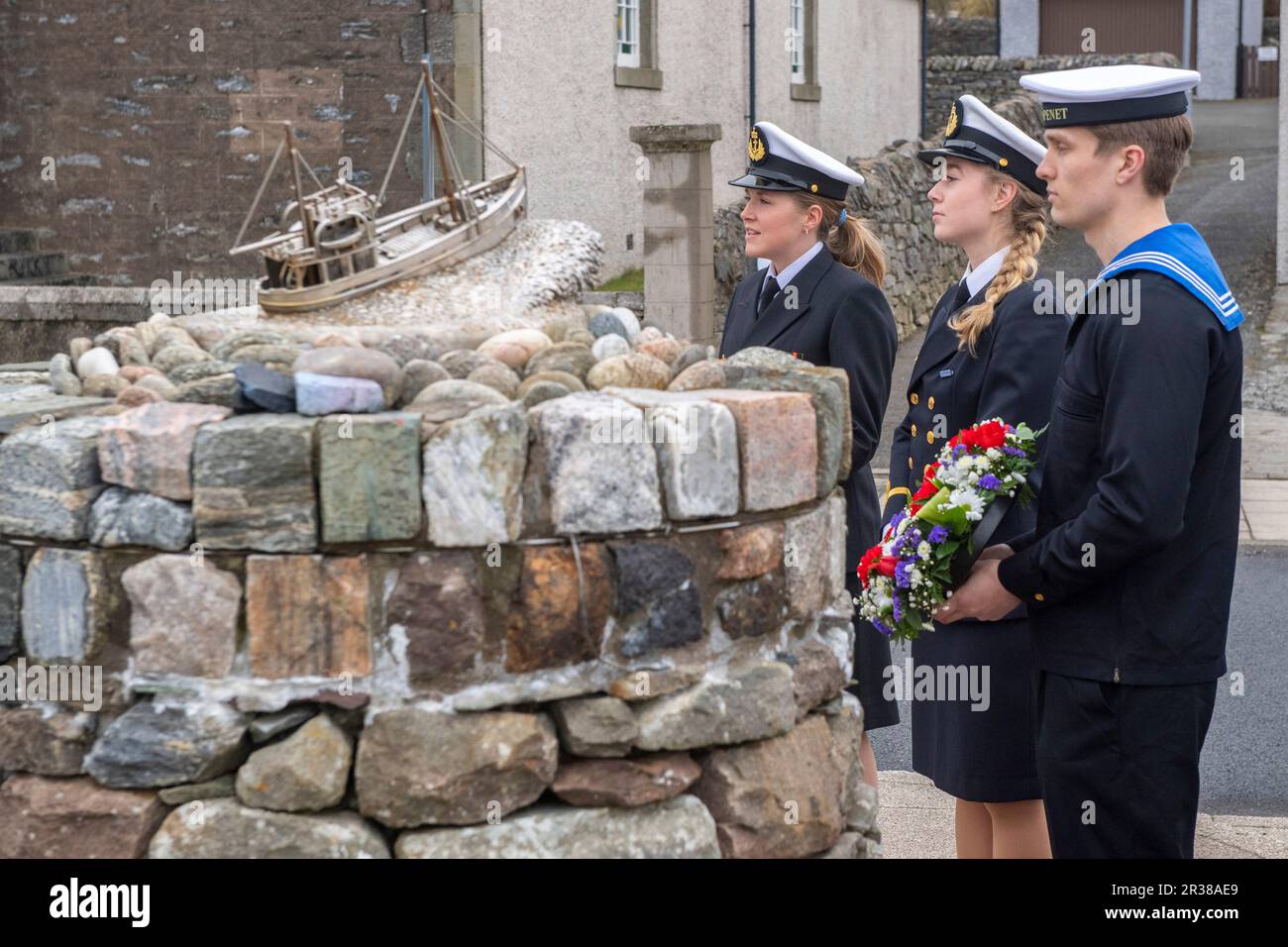 Die norwegische Marine besucht Scalloway Shetland zum Gedenken an den Shetland Bus Norway Resistance, der sich während des Zweiten Weltkriegs im Dorf befand Stockfoto
