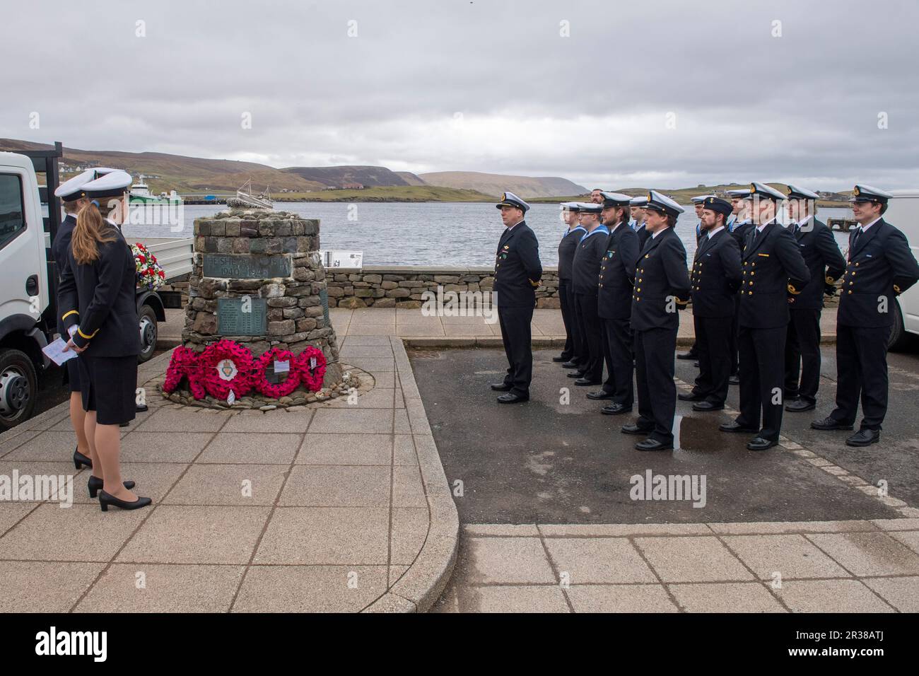 Die norwegische Marine besucht Scalloway Shetland zum Gedenken an den Shetland Bus Norway Resistance, der sich während des Zweiten Weltkriegs im Dorf befand Stockfoto