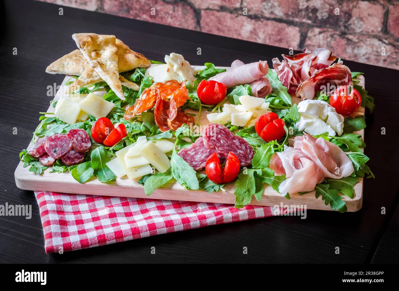 Fleisch- und Käseplatte nach italienischer Art Stockfoto