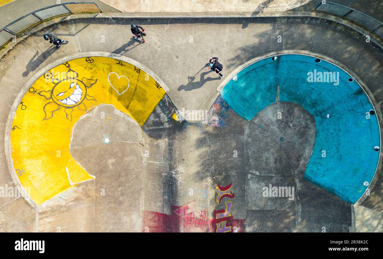 Livingston, Schottland, Großbritannien. 22. Mai 2023 Draufsicht auf den Livingston Skatepark, West Lothian. Der Skatepark wird zu einem denkmalgeschützten Gebäude. Stockfoto