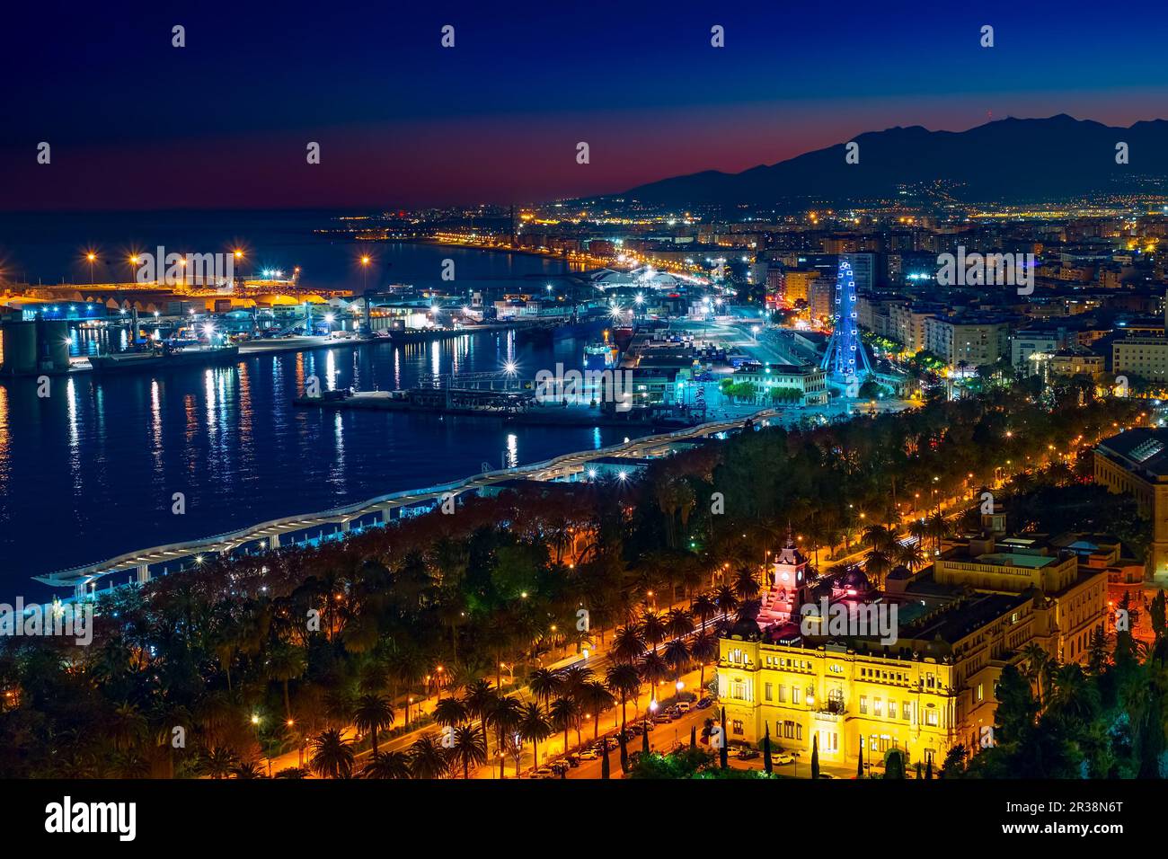 Malaga Stadt bei Nacht Stockfoto