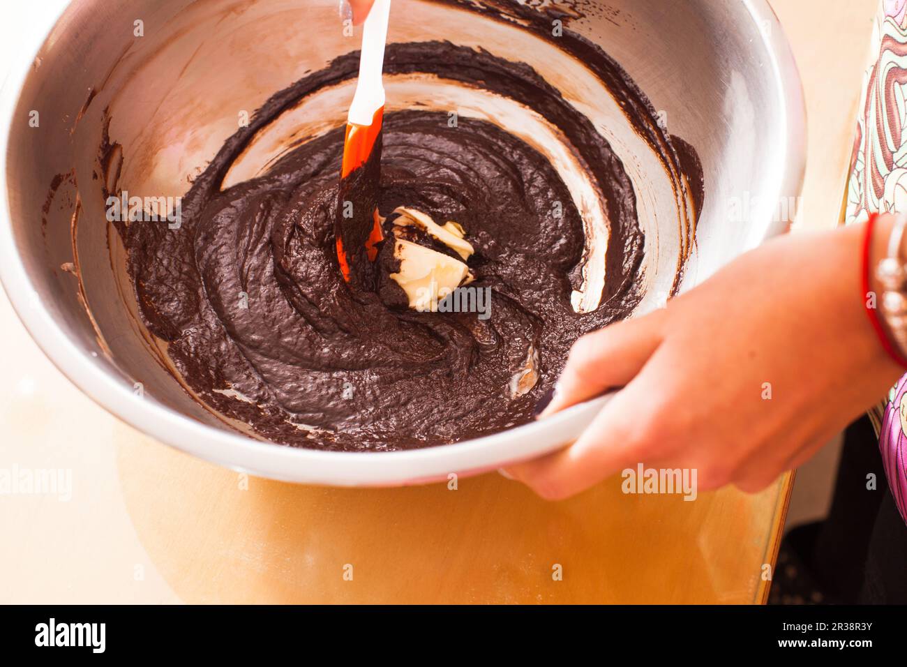 Schmelzende Schokolade in einer Schüssel Nahaufnahme Stockfoto