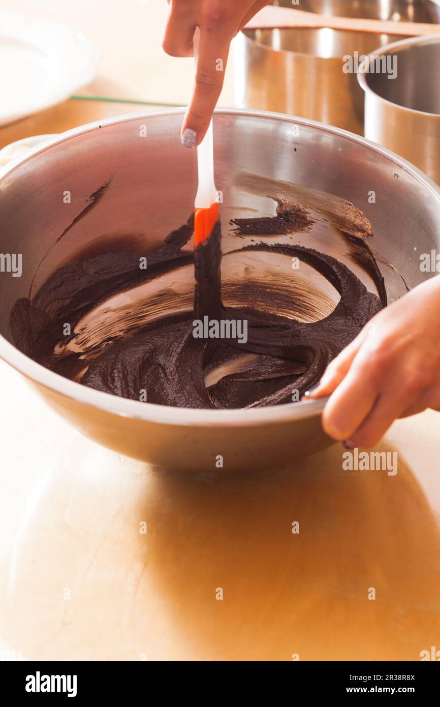 Schmelzende Schokolade in einer Schüssel Nahaufnahme Stockfoto