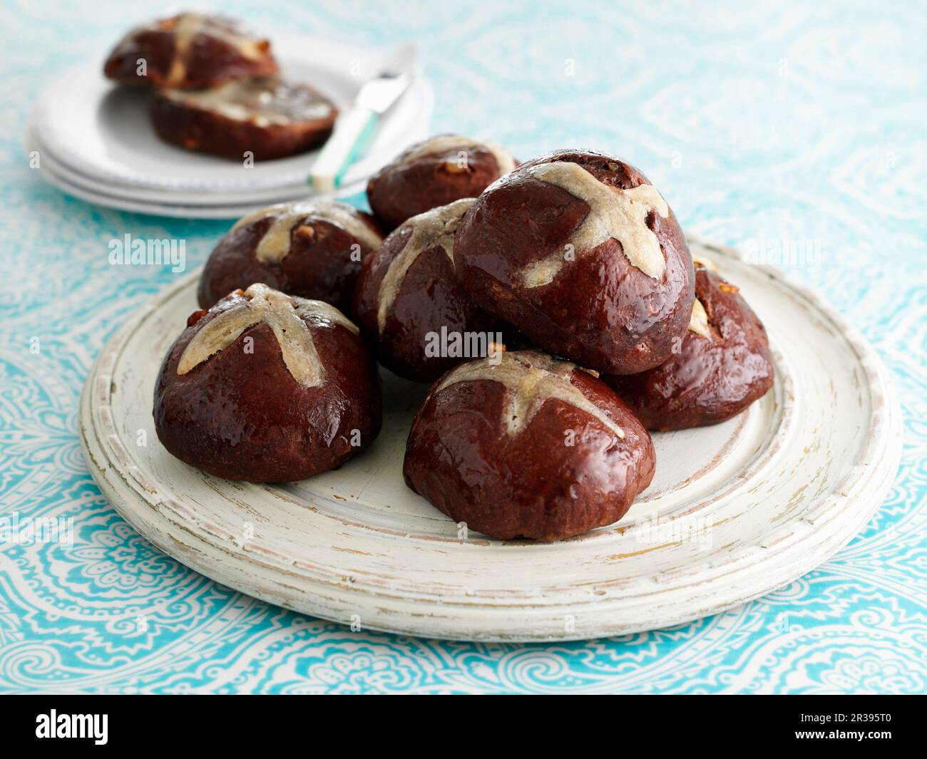 Heiße Brötchen mit Schokolade und Orange Stockfoto