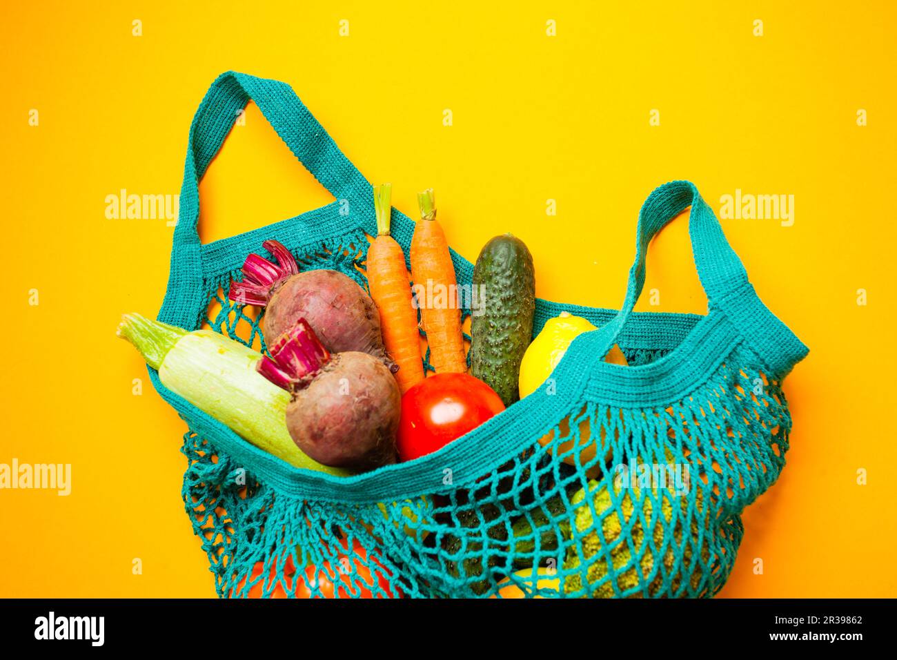 Frisches Bio-Gemüse aus Baumwolle, bewusster Verzehr Stockfoto