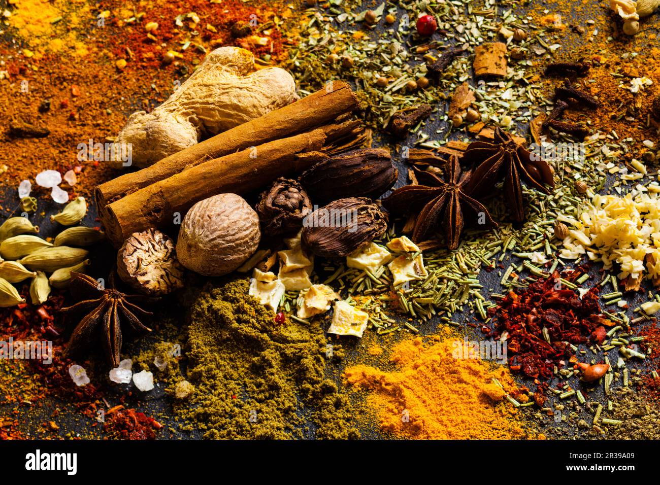 Gewürze und Kräuter Hintergrund, Ansicht von oben Kunst Essen Stockfoto